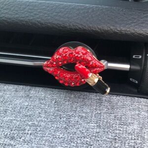 Car charms lips